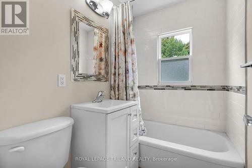 Bathroom - Main Floor - 474 Moore Street N, London, ON - Indoor Photo Showing Bathroom