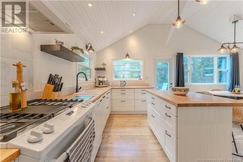 363 Ledge Road, Crocker Hill, NB - Indoor Photo Showing Kitchen With Upgraded Kitchen