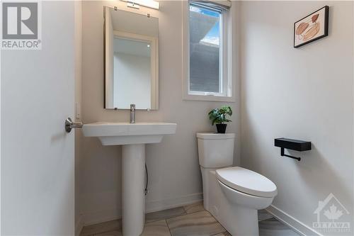 310 Longworth Avenue, Ottawa, ON - Indoor Photo Showing Bathroom