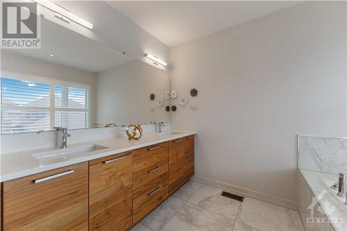 310 Longworth Avenue, Ottawa, ON - Indoor Photo Showing Bathroom