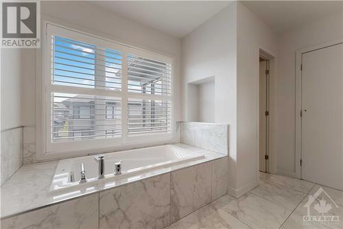 310 Longworth Avenue, Ottawa, ON - Indoor Photo Showing Bathroom