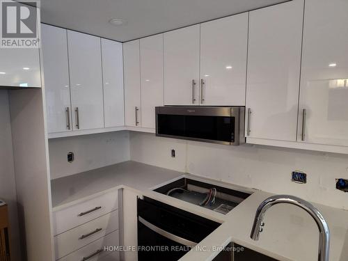 1806 - 180 George Street, Lower Town - Sandy Hill, ON - Indoor Photo Showing Kitchen