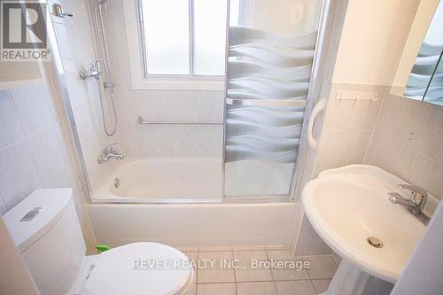 415 Chatham Street, Brantford, ON - Indoor Photo Showing Bathroom