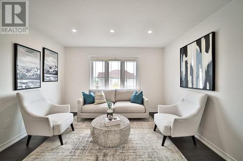 18 Valleybrook Drive, Kitchener, ON - Indoor Photo Showing Living Room