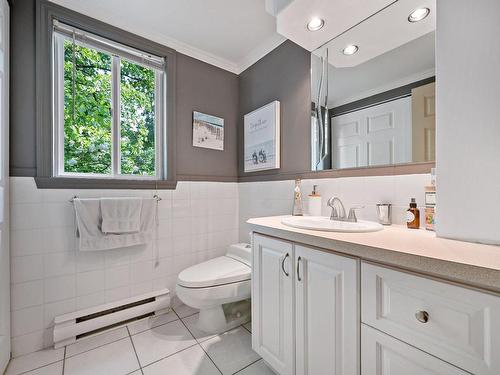 Powder room - 658 40E Avenue, Saint-Jérôme, QC - Indoor Photo Showing Bathroom