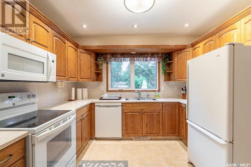 1309 Shannon Road, Regina, SK - Indoor Photo Showing Kitchen With Double Sink