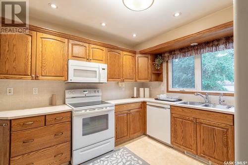 1309 Shannon Road, Regina, SK - Indoor Photo Showing Kitchen With Double Sink