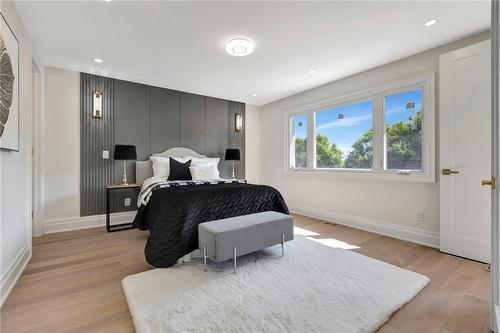 79 Trenholme Crescent, Hamilton, ON - Indoor Photo Showing Bedroom