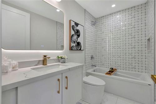 79 Trenholme Crescent, Hamilton, ON - Indoor Photo Showing Bathroom