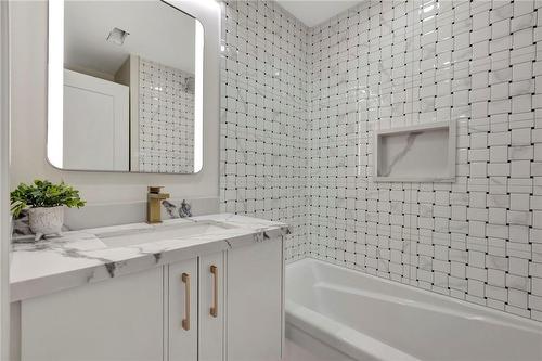 79 Trenholme Crescent, Hamilton, ON - Indoor Photo Showing Bathroom