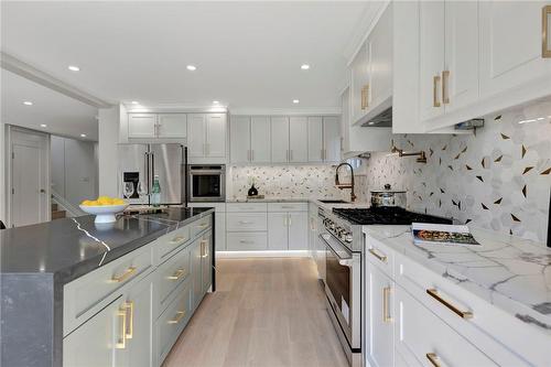 79 Trenholme Crescent, Hamilton, ON - Indoor Photo Showing Kitchen With Upgraded Kitchen