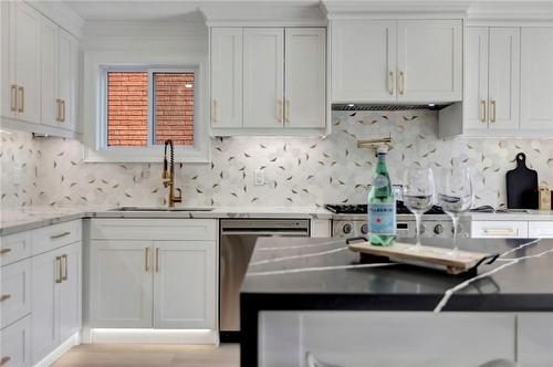 79 Trenholme Crescent, Hamilton, ON - Indoor Photo Showing Kitchen