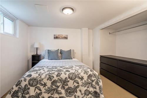 276 Bowman Street, Hamilton, ON - Indoor Photo Showing Bedroom