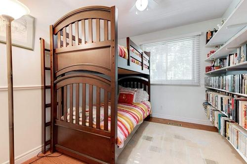 4311 Belfast Avenue, Burlington, ON - Indoor Photo Showing Bedroom