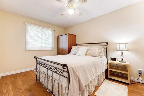 4311 Belfast Avenue, Burlington, ON - Indoor Photo Showing Bedroom