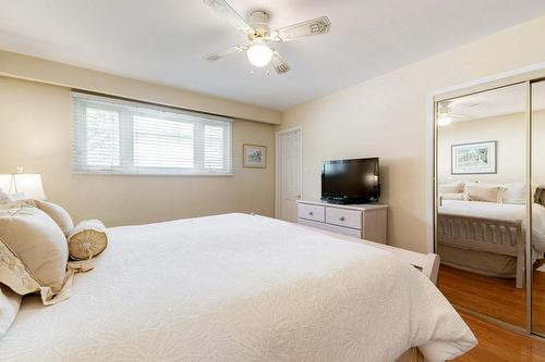 4311 Belfast Avenue, Burlington, ON - Indoor Photo Showing Bedroom