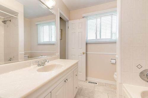 4311 Belfast Avenue, Burlington, ON - Indoor Photo Showing Bathroom