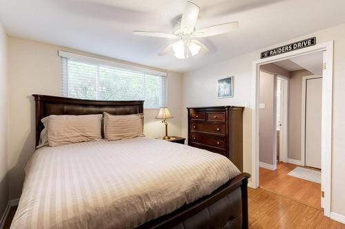 4311 Belfast Avenue, Burlington, ON - Indoor Photo Showing Bedroom