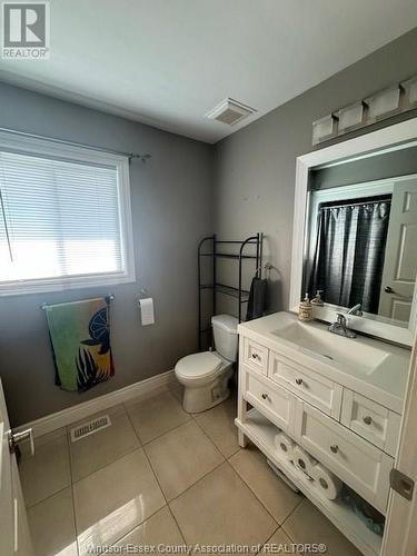 1647 Factoria Road Unit# Upper Level, Windsor, ON - Indoor Photo Showing Bathroom