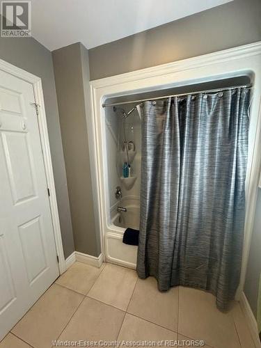 1647 Factoria Road Unit# Upper Level, Windsor, ON - Indoor Photo Showing Bathroom