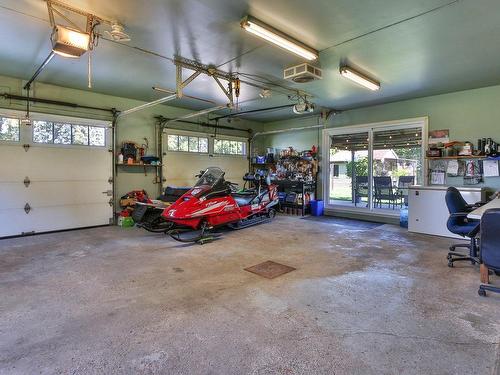 Garage - 909 Rg St-Régis S., Saint-Isidore, QC - Indoor Photo Showing Garage