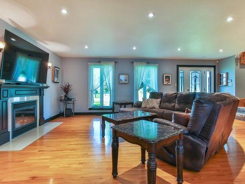 Salon - 909 Rg St-Régis S., Saint-Isidore, QC - Indoor Photo Showing Living Room With Fireplace