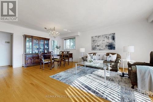 1489 Holburne Road, Mississauga, ON - Indoor Photo Showing Living Room