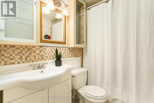 504 - 240 Scarlett Road, Toronto (Rockcliffe-Smythe), ON - Indoor Photo Showing Bathroom