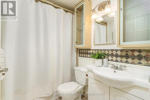 504 - 240 Scarlett Road, Toronto (Rockcliffe-Smythe), ON - Indoor Photo Showing Bathroom