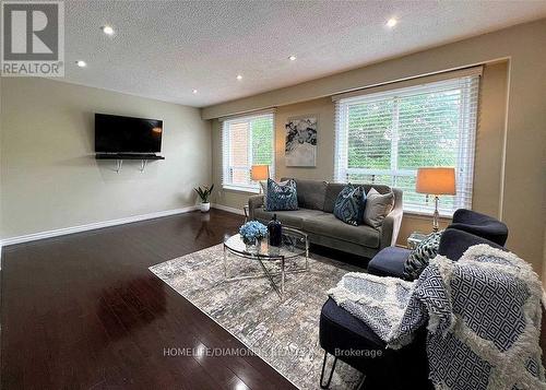 18 - 164 Moregate Crescent, Brampton, ON - Indoor Photo Showing Living Room