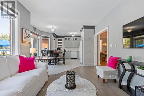 2244 Chickadee Crescent, Oakville, ON - Indoor Photo Showing Living Room