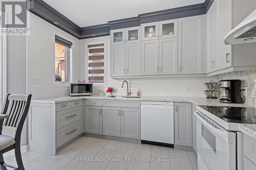 2244 Chickadee Crescent, Oakville, ON - Indoor Photo Showing Kitchen