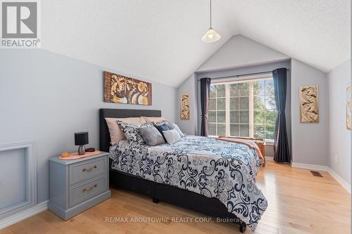 2244 Chickadee Crescent, Oakville (West Oak Trails), ON - Indoor Photo Showing Bedroom