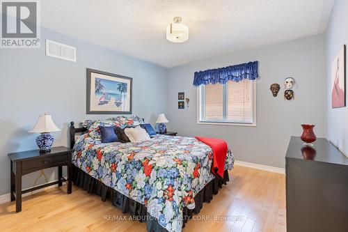 2244 Chickadee Crescent, Oakville (West Oak Trails), ON - Indoor Photo Showing Bedroom