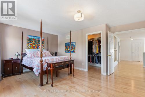 2244 Chickadee Crescent, Oakville, ON - Indoor Photo Showing Bedroom