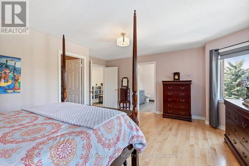 2244 Chickadee Crescent, Oakville, ON - Indoor Photo Showing Bedroom