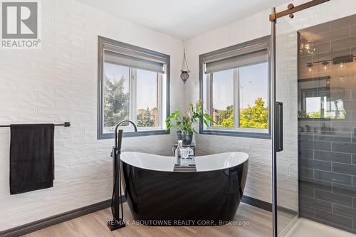 2244 Chickadee Crescent, Oakville, ON - Indoor Photo Showing Bathroom