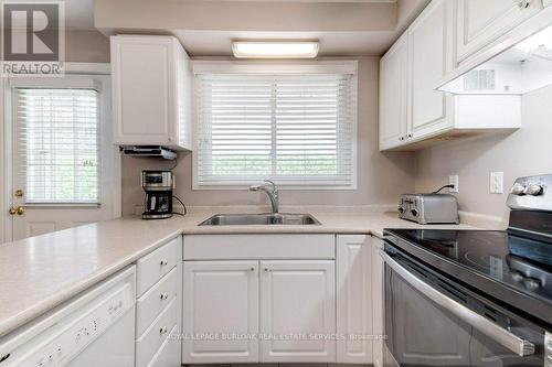 4311 Belfast Avenue, Burlington (Shoreacres), ON - Indoor Photo Showing Kitchen With Double Sink