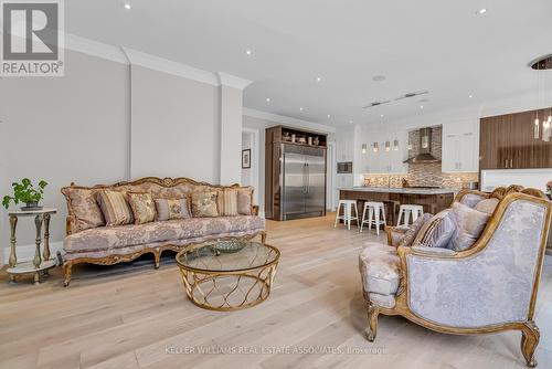 410 Atwater Avenue, Mississauga, ON - Indoor Photo Showing Living Room