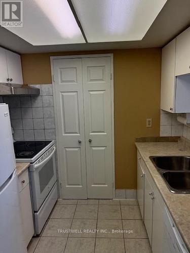 612 - 265 Enfield Place, Mississauga, ON - Indoor Photo Showing Kitchen With Double Sink