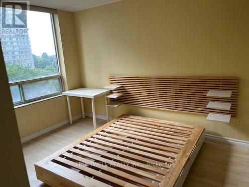 612 - 265 Enfield Place, Mississauga, ON - Indoor Photo Showing Bedroom