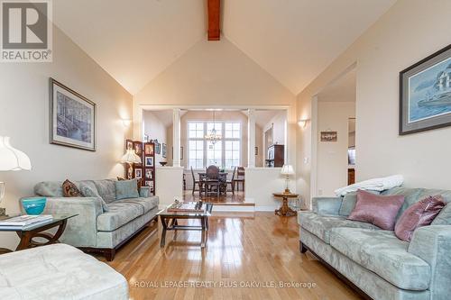 5101 Mount Nemo Crescent, Burlington, ON - Indoor Photo Showing Living Room