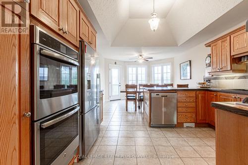 5101 Mount Nemo Crescent, Burlington, ON - Indoor Photo Showing Kitchen