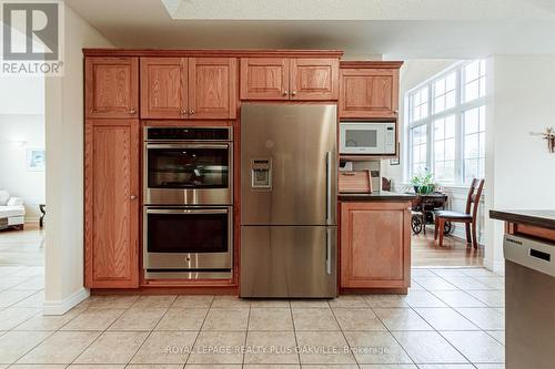 5101 Mount Nemo Crescent, Burlington, ON - Indoor Photo Showing Kitchen