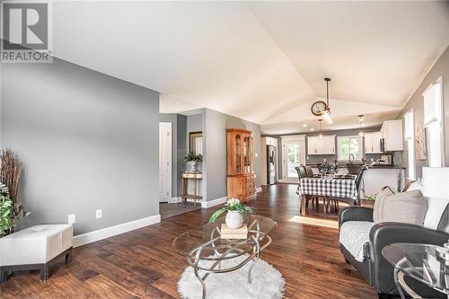 1006 Beatty Crescent, Deep River, ON - Indoor Photo Showing Living Room