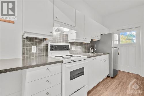 209 Daly Avenue Unit#4, Ottawa, ON - Indoor Photo Showing Kitchen