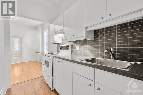 209 Daly Avenue Unit#4, Ottawa, ON - Indoor Photo Showing Kitchen