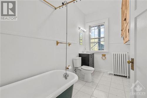 209 Daly Avenue Unit#4, Ottawa, ON - Indoor Photo Showing Bathroom