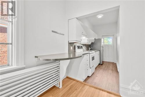 209 Daly Avenue Unit#4, Ottawa, ON - Indoor Photo Showing Kitchen