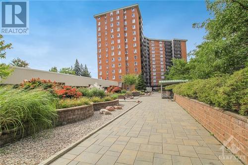 Beautifully Landscaped and Maintained Grounds - 2000 Jasmine Crescent Unit#1208, Ottawa, ON - Outdoor